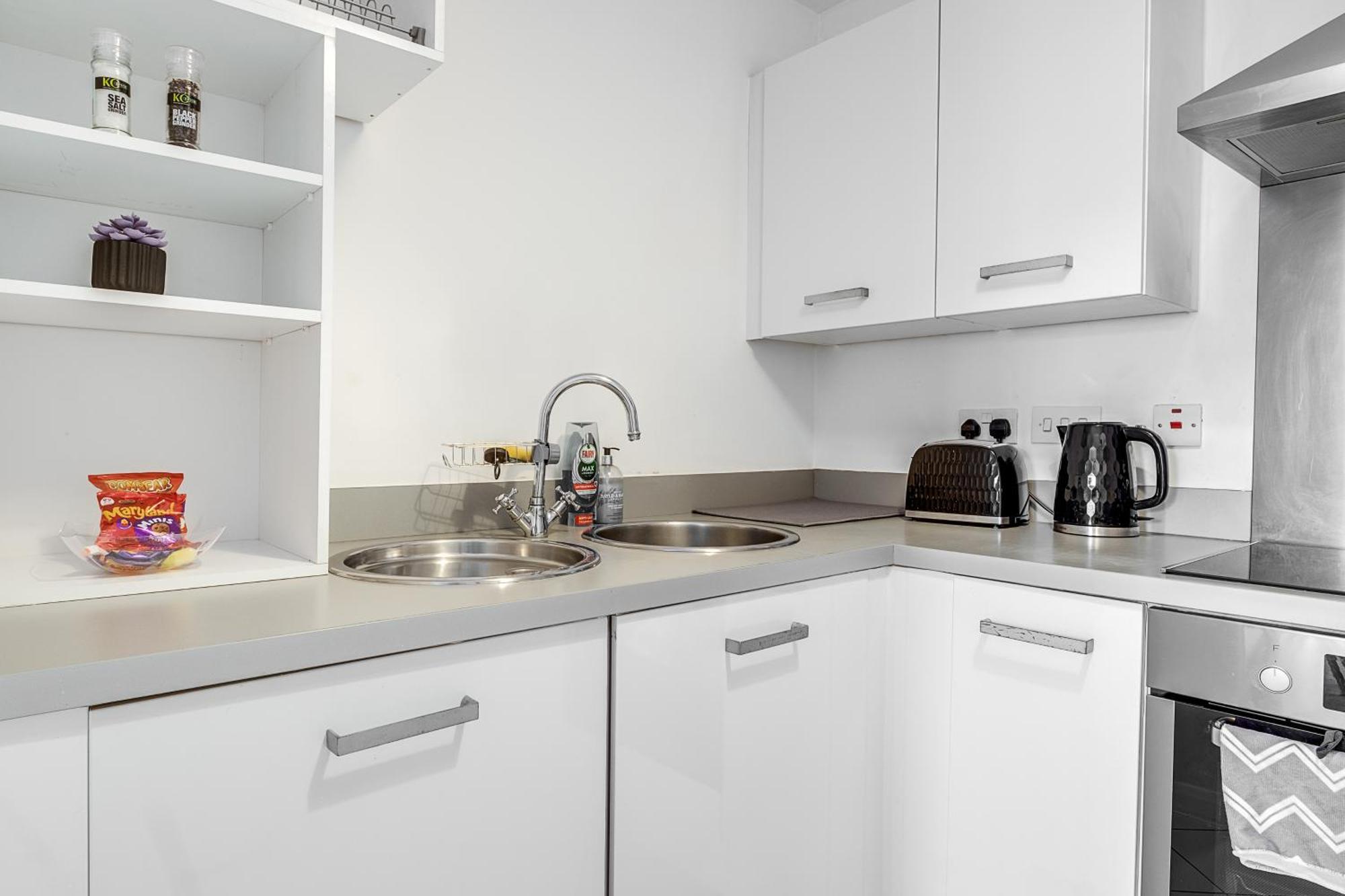 Central Suite Near Mailbox, King Bed, Ping Pong, Netflix, Sleeps 4 Birmingham Exterior foto